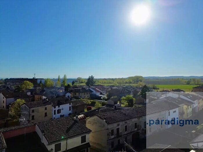 Appartamento con 6 locali in vendita in Via Vittorio Veneto, Sale