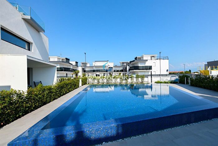 Appartamento trilocale in vendita in Località Vecchi, Peschiera Del Garda