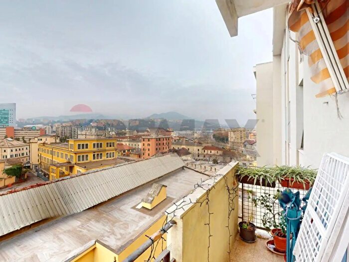 Appartamento trilocale in vendita in Via Stefano Dondero, Genova