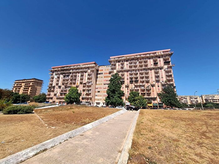 Appartamento con 5 locali in vendita in Via Mico Geraci, Palermo