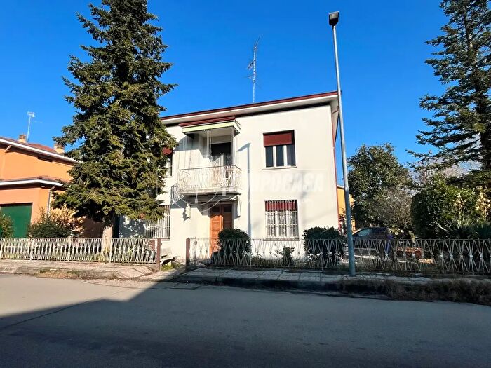 Casa con 9 locali in vendita in Via Lenin, Concordia Sulla Secchia