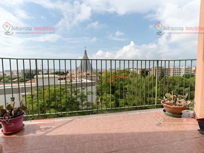 Appartamento con 7 locali in vendita in Siracusa