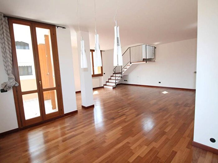 Casa quadrilocale in affitto in Vicolo Isetta, Bresso