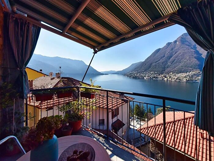 Casa quadrilocale in vendita in Via al Prato, Pognana Lario