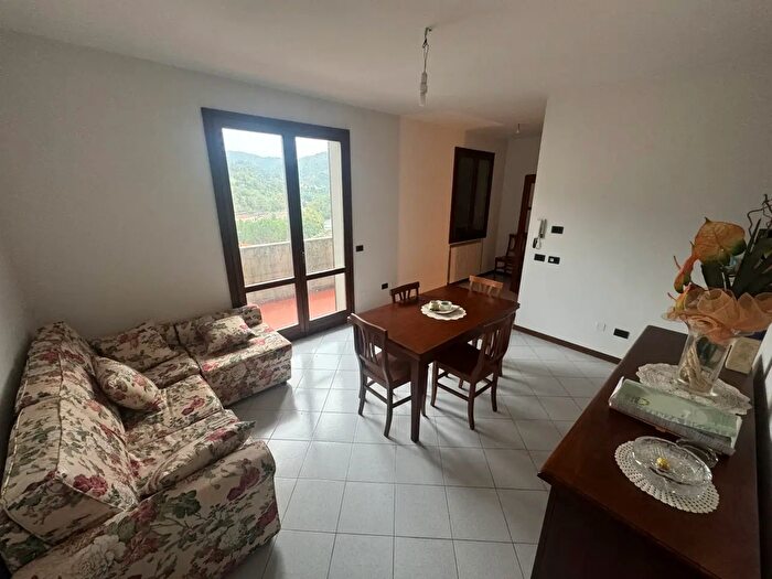 Appartamento quadrilocale in vendita in Via d Stefanacci, Vernio