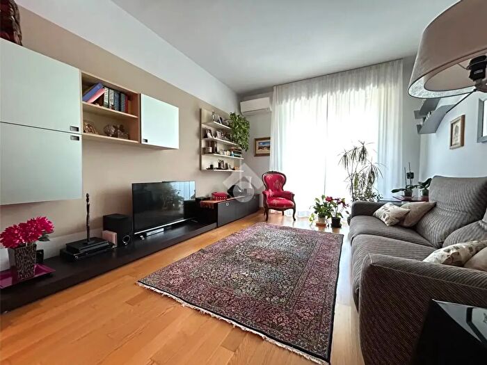 Appartamento quadrilocale in vendita in Via Carlo Cattaneo, Firenze