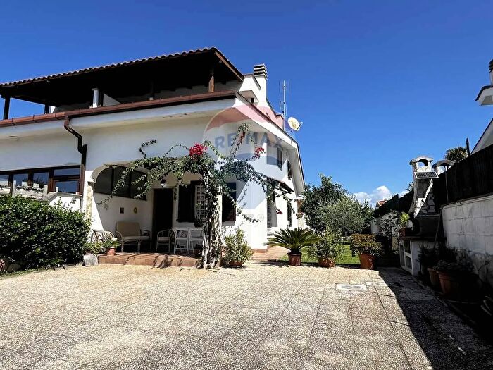 Casa quadrilocale in vendita in Viale Piave a, Ardea