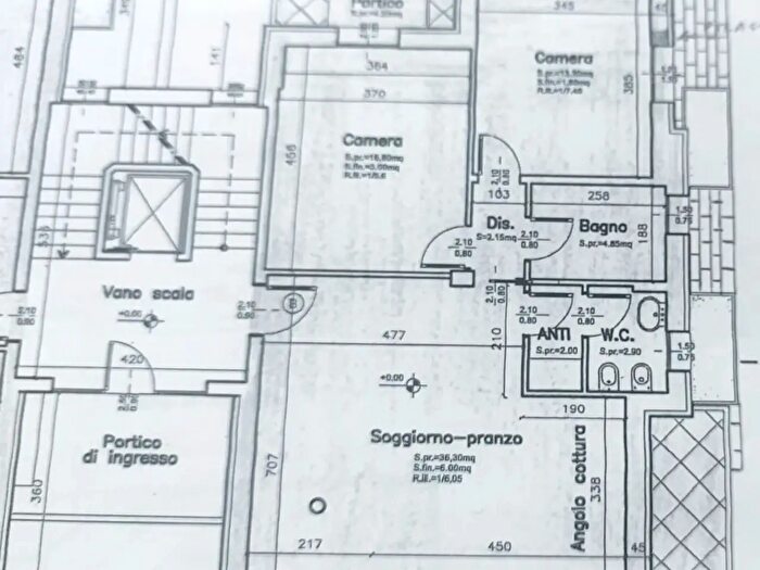 Appartamento trilocale in vendita in Strada Albareto, Modena