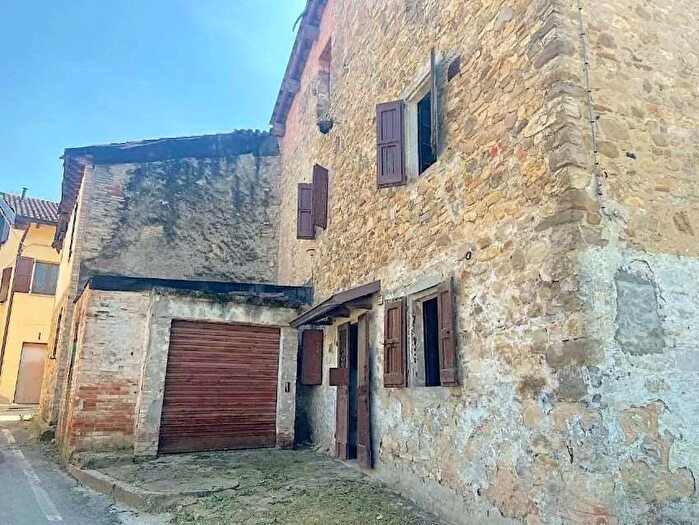 Casa con 5 locali in vendita in Quattro Castella