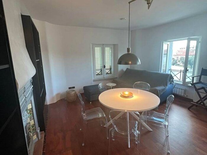 Appartamento trilocale in affitto in Via Giosuè Carducci, Centro, Forte dei Marmi