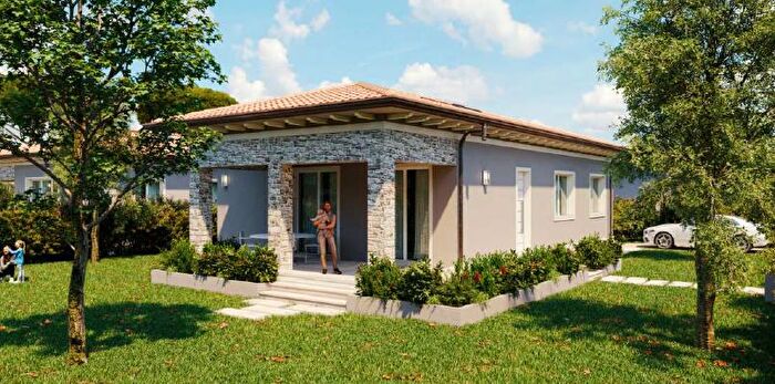 Casa quadrilocale in vendita in Pietrasanta