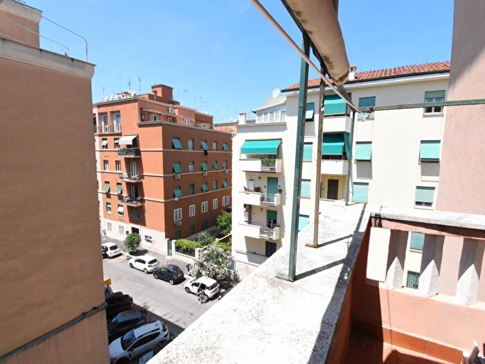 Appartamento trilocale in affitto in Via Laura Mantegazza, Monteverde Nuovo, Roma