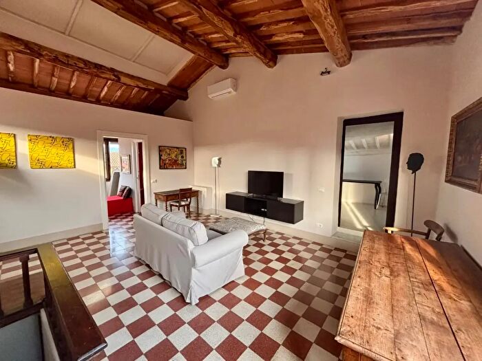 Appartamento trilocale in affitto in Lucca