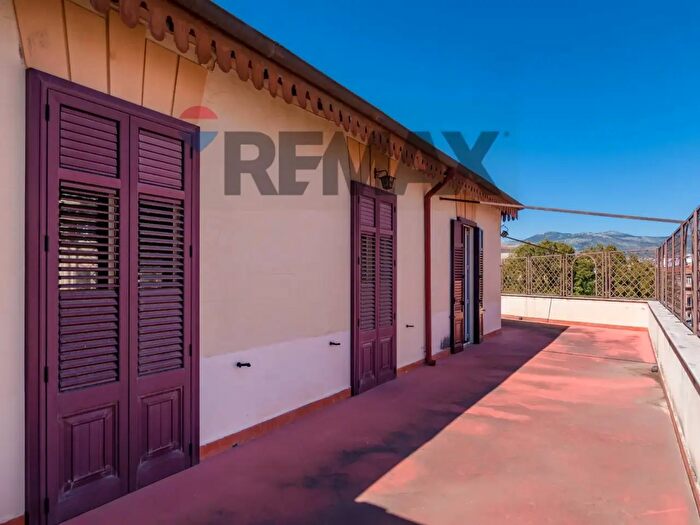 Appartamento con 7 locali in vendita in Via Brunetto Latini, Palermo