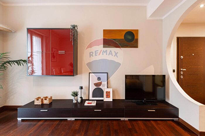 Appartamento trilocale in vendita in Via Zante, Milano