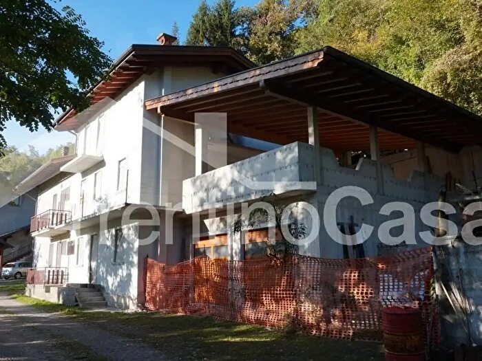 Casa con 13 locali in vendita in Loc Castegnuda, Bagolino