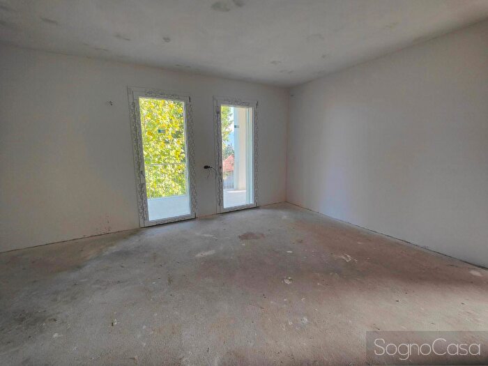 Appartamento trilocale in vendita in Via Campania, Firenze