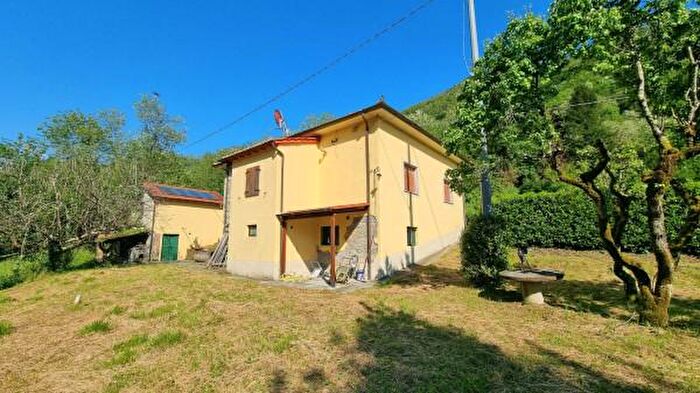 Casa con 6 locali in vendita in Bagni Di Lucca