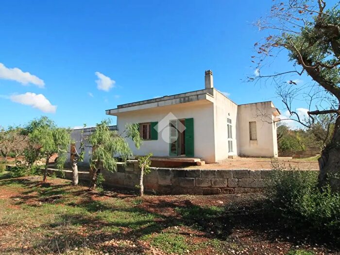 Casa con 6 locali in vendita in Ostuni