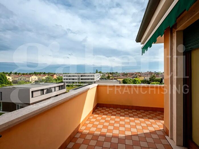 Appartamento con 5 locali in vendita in Via Zago, Saonara