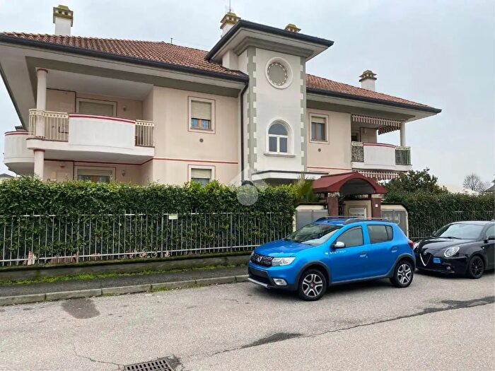 Appartamento trilocale in vendita in Via Monte Bianco, Ossona