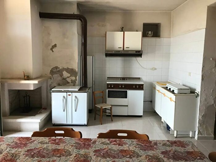 Casa con 9 locali in vendita in Via San Rocco, Pollutri