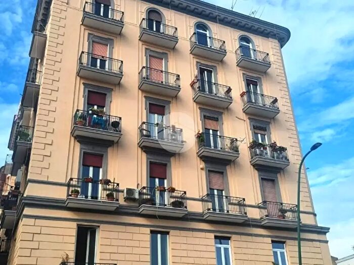 Appartamento quadrilocale in vendita in Via Girolamo Santacroce, Napoli