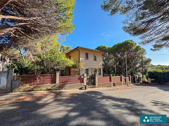 Casa con 6 locali in vendita in Via Tevere, Rosignano Marittimo