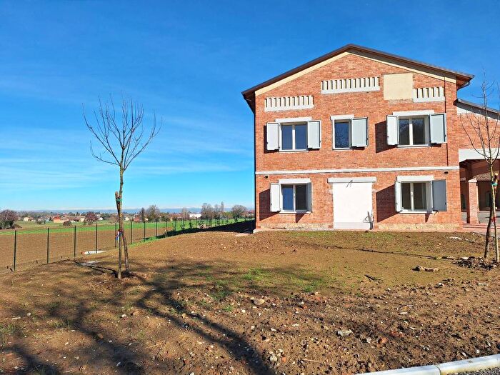 Casa quadrilocale in affitto in Via Nello Venturini, Felino