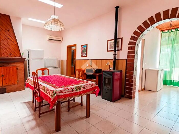Casa con 5 locali in vendita in Via Tharros, Cabras