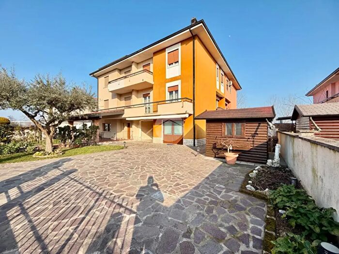 Casa quadrilocale in vendita in Via Bellini, Dello