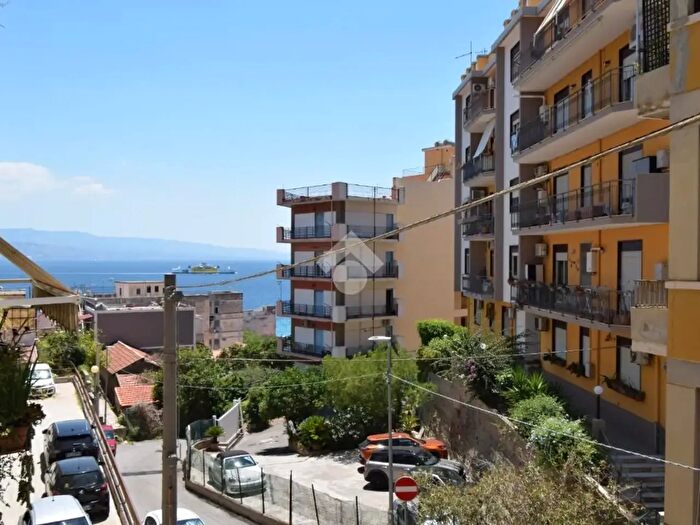 Appartamento quadrilocale in vendita in Salita Catena, Messina
