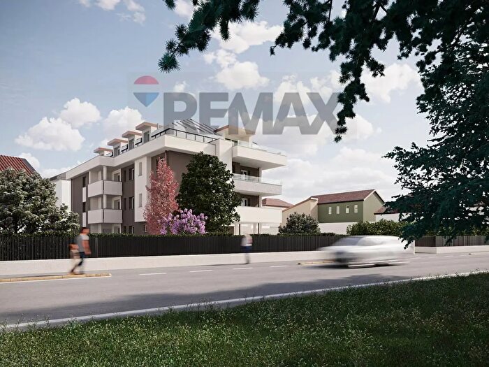 Appartamento trilocale in vendita in Via Pregnana, Rho