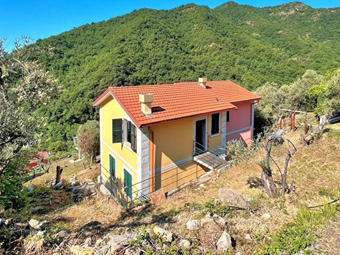 Casa in vendita in Via Posato, Avegno