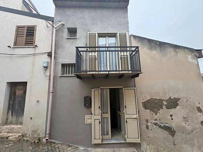 Casa bilocale in vendita in Via Filippo Cordova Santa Caterina Villarmosa, Santa Caterina Villarmosa