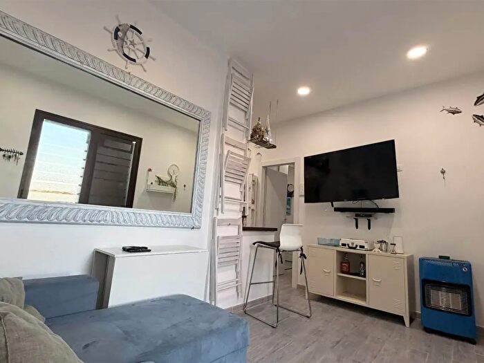 Appartamento trilocale in vendita in Via Silvio Pellico, Campofelice Di Roccella