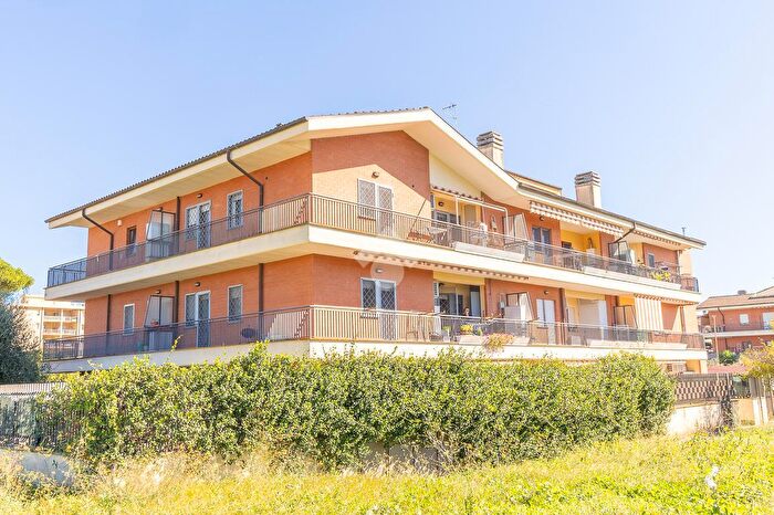 Appartamento trilocale in vendita in Via La Spezia, Albano Laziale