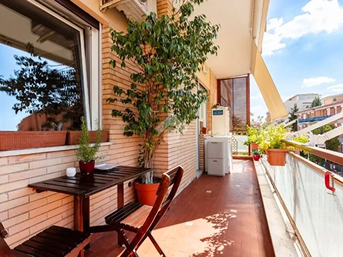 Appartamento trilocale in vendita in Via dell'Assunzione, Roma
