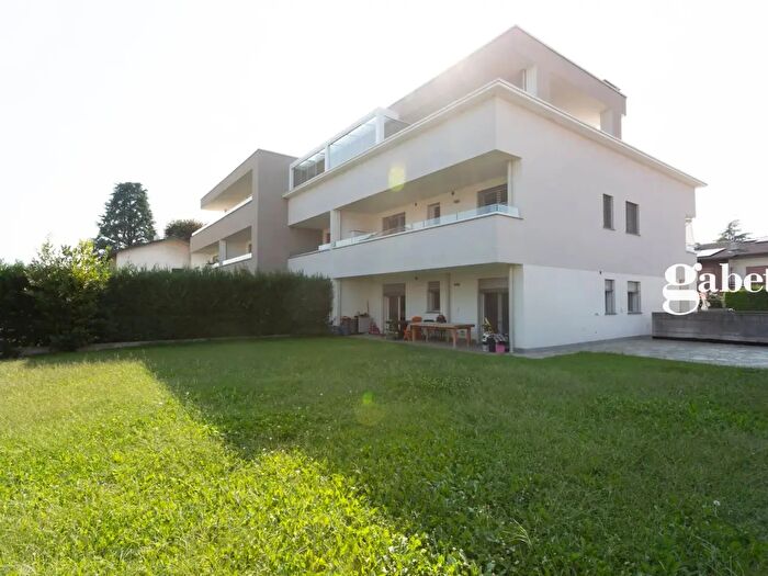 Appartamento quadrilocale in vendita in Via San Franscesco d'Assisi B, Ronco Briantino