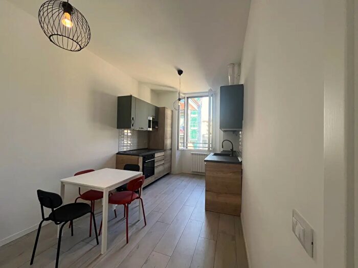Appartamento trilocale in affitto in Viale Certosa, Milano