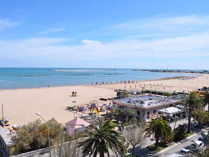 Appartamento quadrilocale in affitto in Lungomare Giacomo Matteotti, Via Venezia Lungofiume Paolucci, Pescara