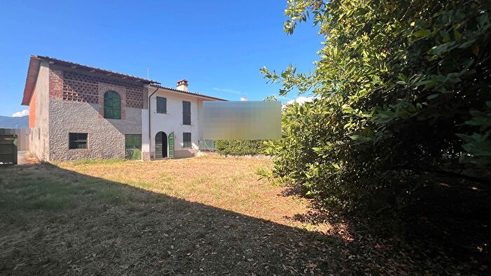 Casa con 5 locali in vendita in Porcari