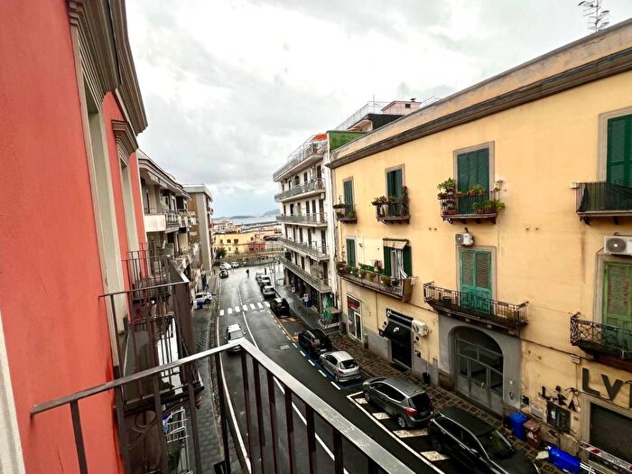 Appartamento trilocale in affitto in via pergolesi, Anfiteatro, Pozzuoli