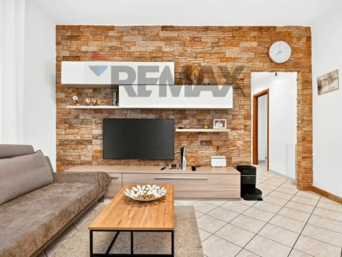 Appartamento trilocale in vendita in Via Pegoraro, Gallarate