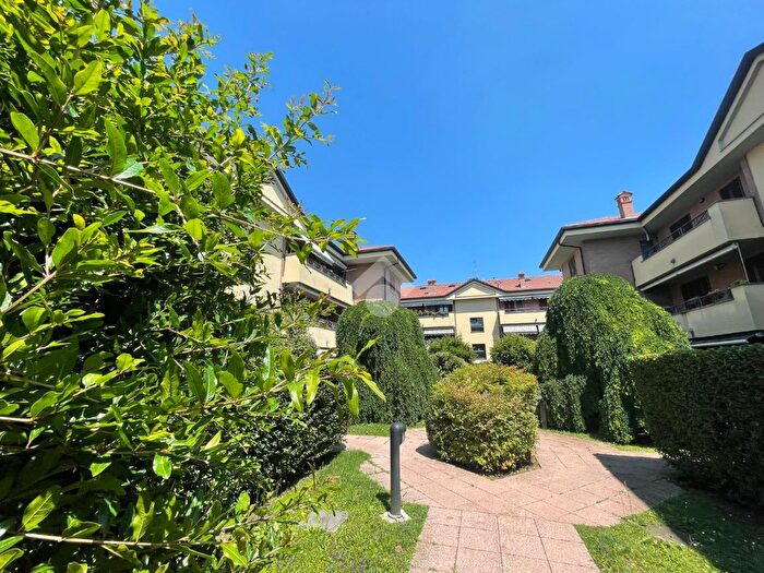 Appartamento trilocale in vendita in Via Giorgio Pallavicini, Desio