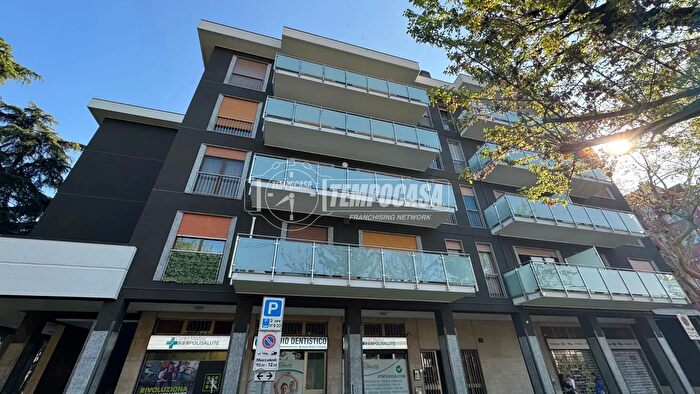 Appartamento trilocale in vendita in Via Alessandro Manzoni, Cologno Monzese