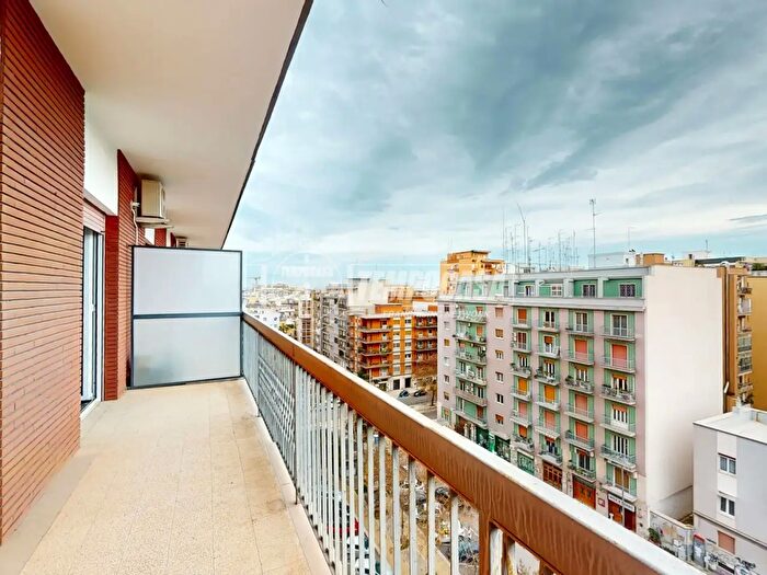 Appartamento con 5 locali in vendita in Largo Ignazio Ciaia, Bari