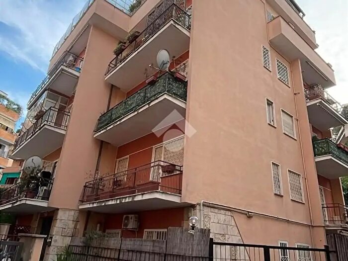 Appartamento bilocale in affitto in Via della Farnesina, Roma