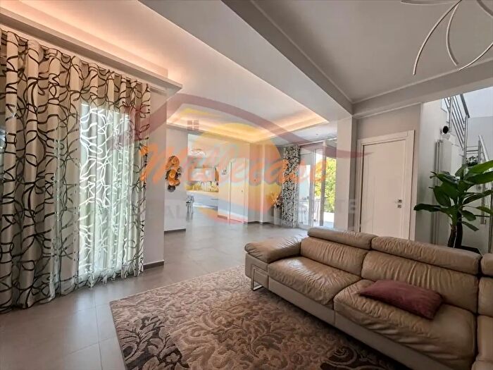 Casa con 8 locali in vendita in Viale Epipoli, Siracusa
