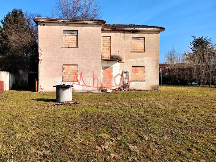 Case in Vendita e in Affitto - 2